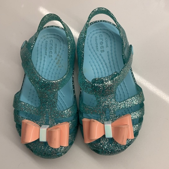 Crocs sz 7 - Picture 2 of 4